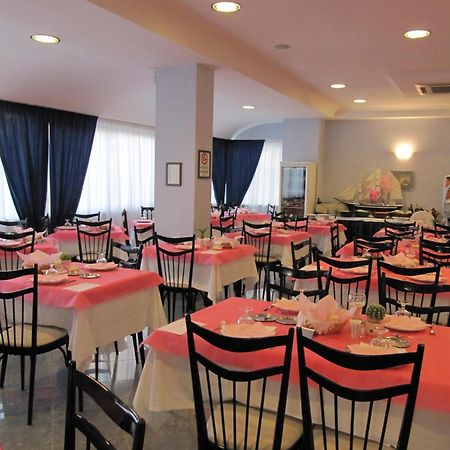 רימיני Hotel Monti מראה חיצוני תמונה