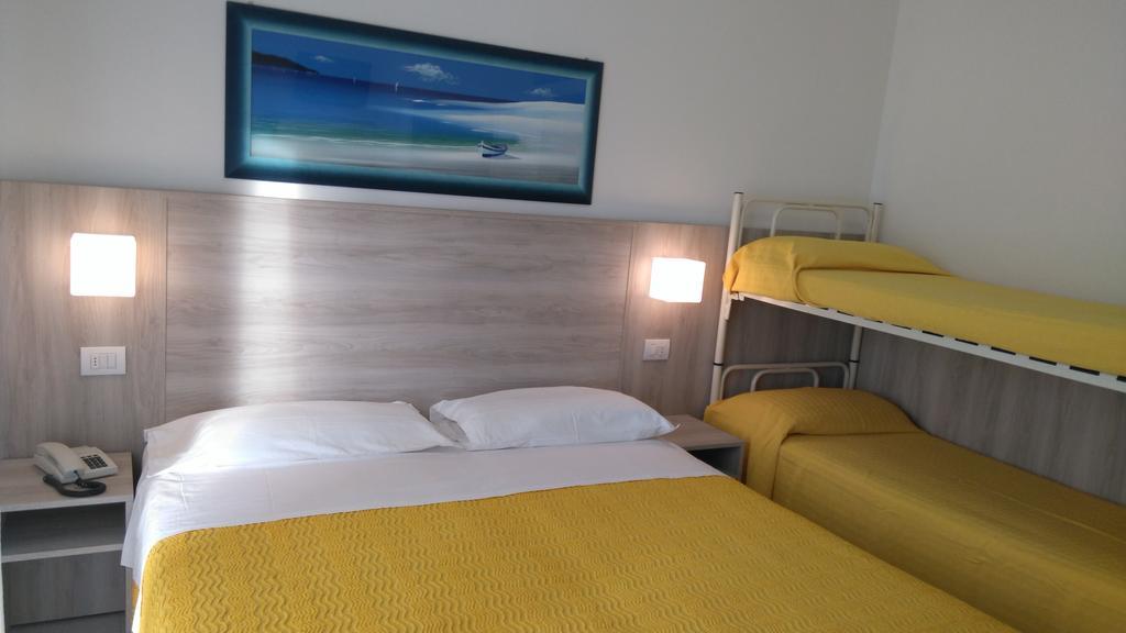 רימיני Hotel Monti מראה חיצוני תמונה