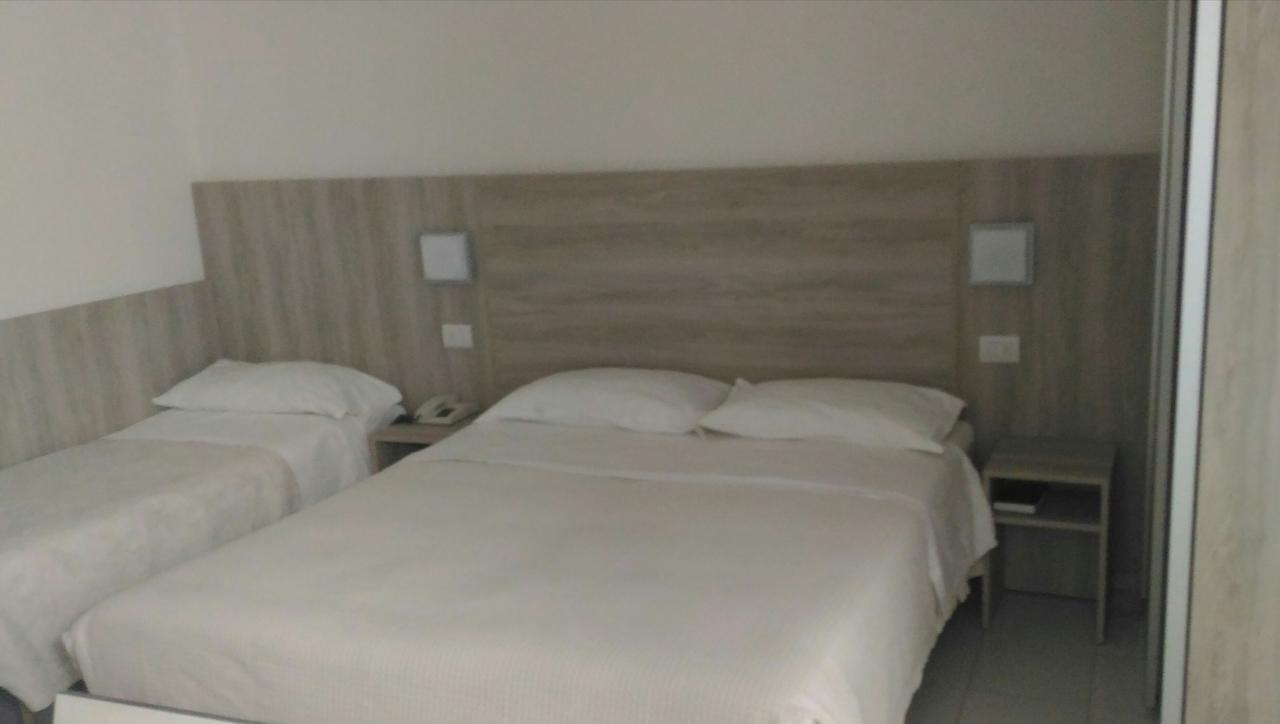 רימיני Hotel Monti מראה חיצוני תמונה
